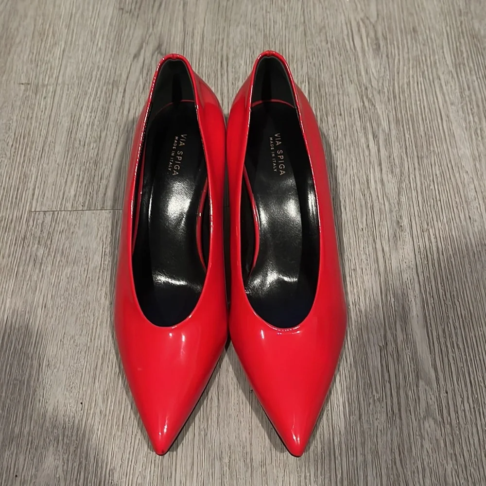 Like new made in Italy Via Spiga Shoes | Via Spiga Low Pointed Toe Heels |